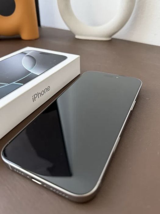 Продаю Айфон 16 про макс  256 гб