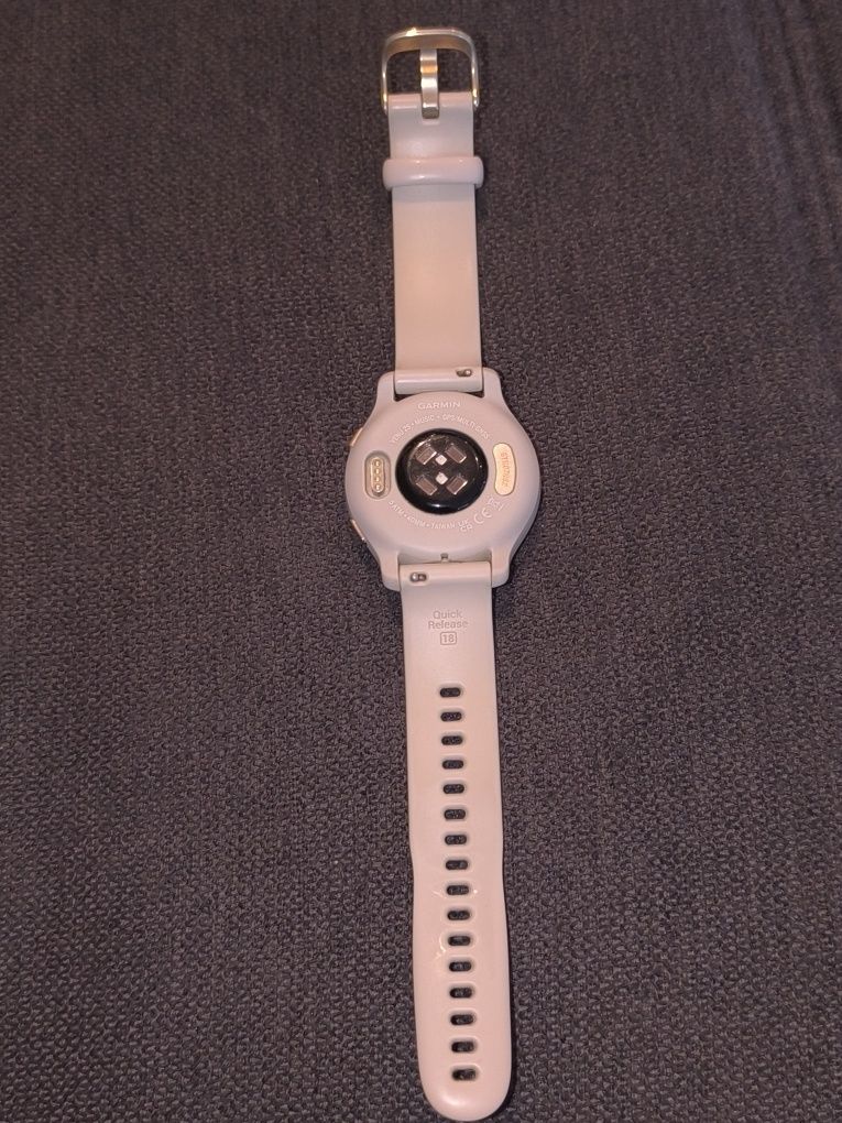 Смарт часовник Garmin Venu 2S