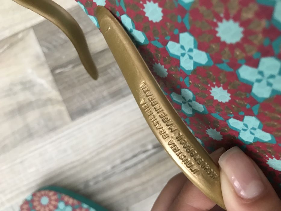 Цветни стилни сандали