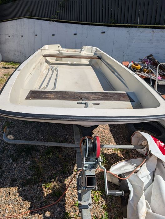 Barca trimaran Boston Whaler 13