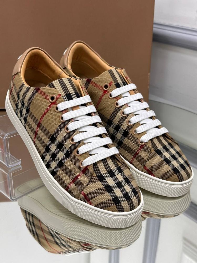 Adidasi Burberry model nou premium full box 40-55