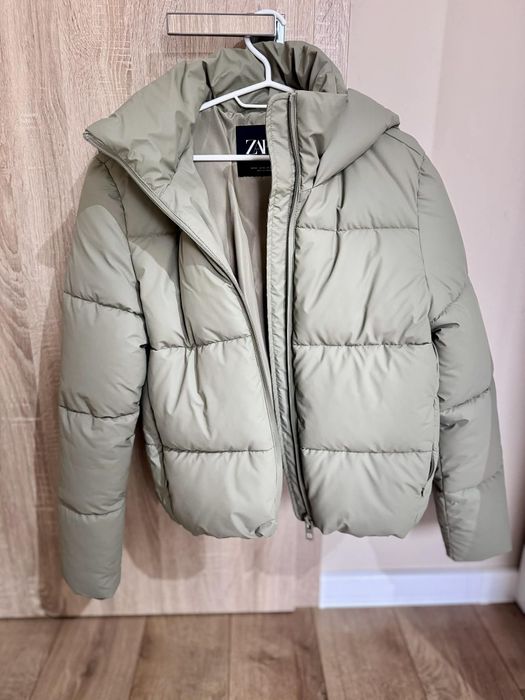 Продавам дамско яке Зара