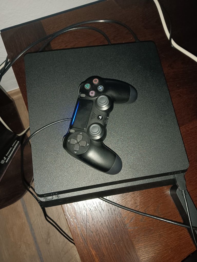 Vând PS 5 / PS 4