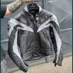 Vând geacă piele moto, mărime 40/50 M, protectii coate, umeri, spate
