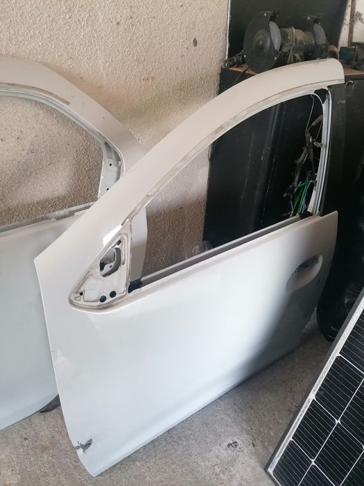 Vând uși față spate  stânga logan