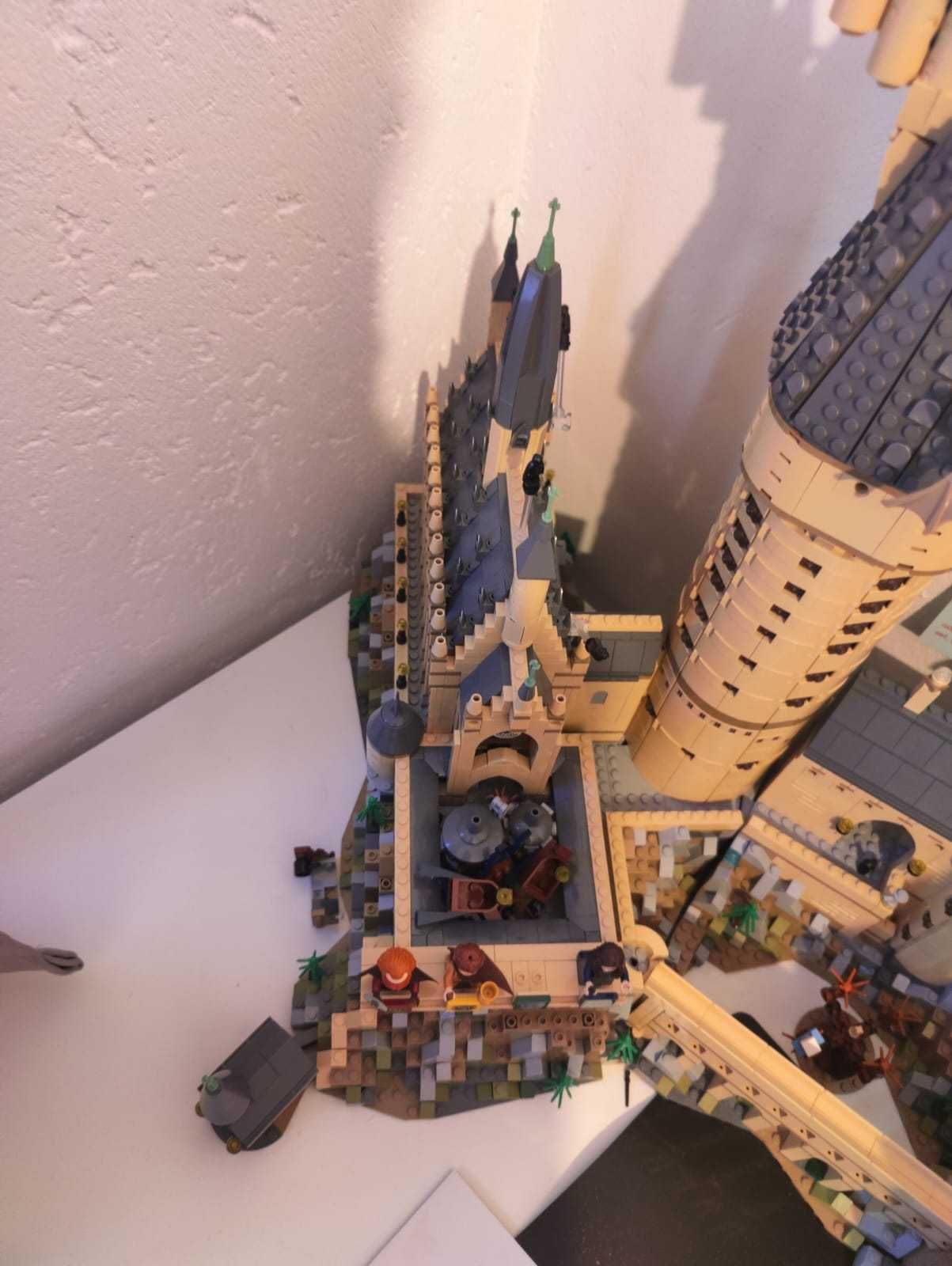 LEGO Harry Potter:Hogwarts Castel 71043+3 figurine+doua carti