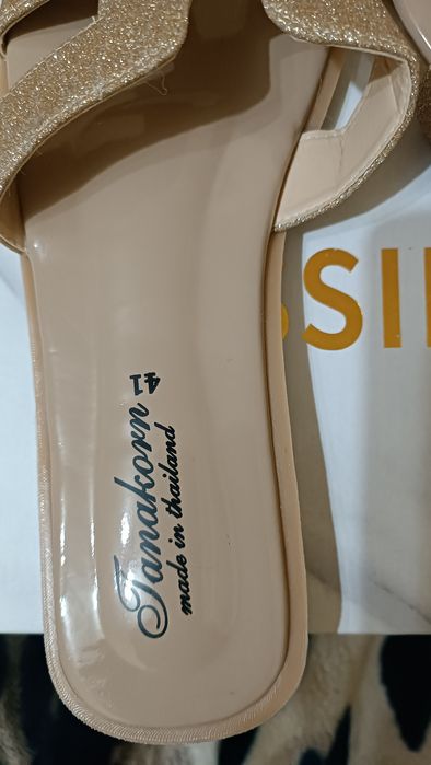 Продам женские шлепки.