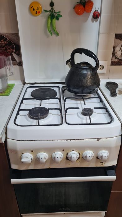 Продам комбинированную плиту ava