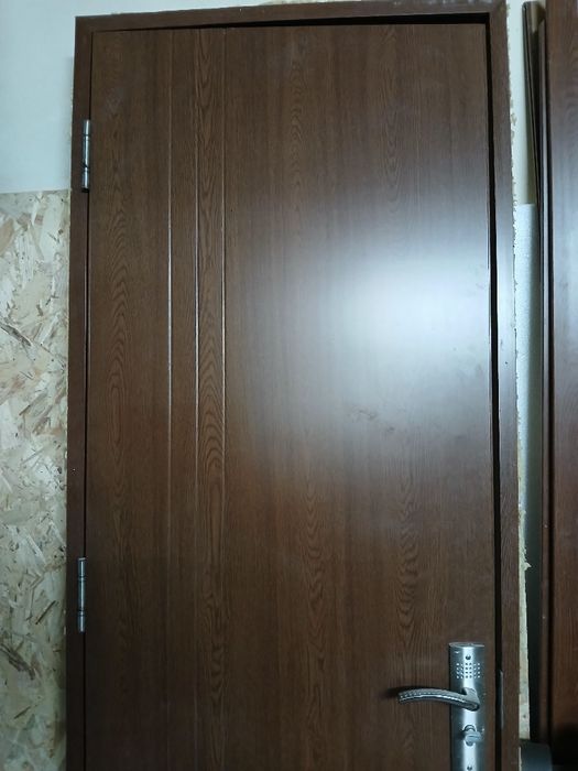 Vând uși de interior mahon