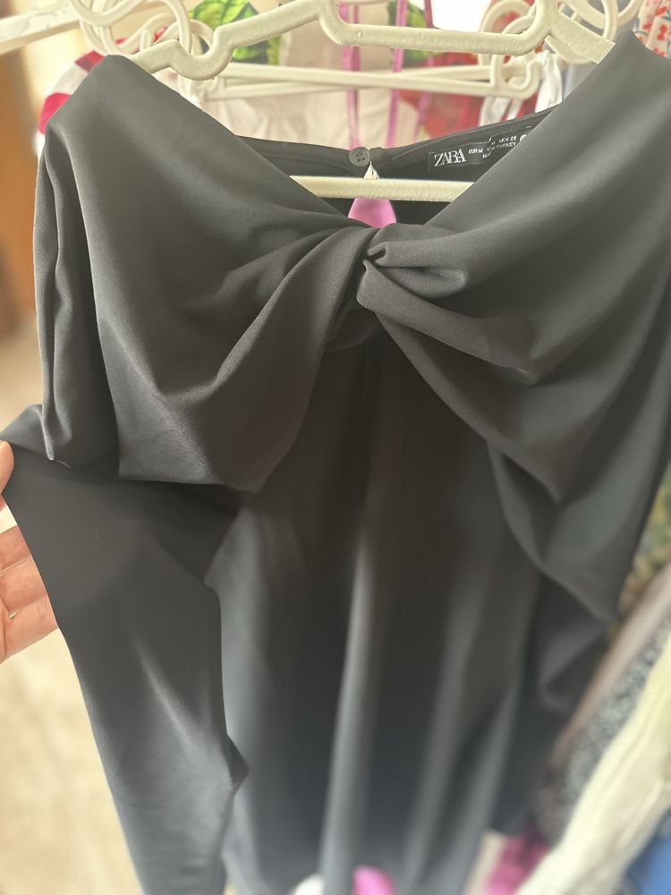 Черна рокля ZARA