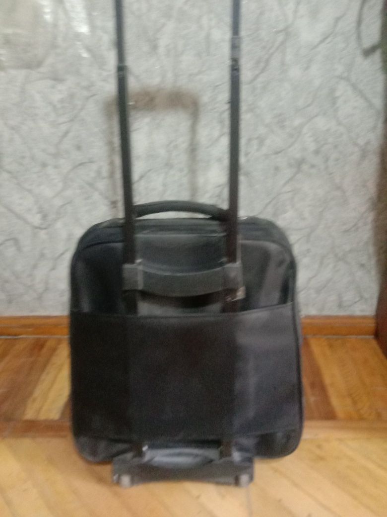 Чемодан европейского бренда