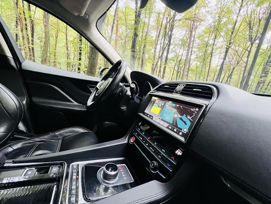 Jaguar F-pace / Automat / 11.2020 E6 / Diesel 2.0 / 4X4 / Navi Mare