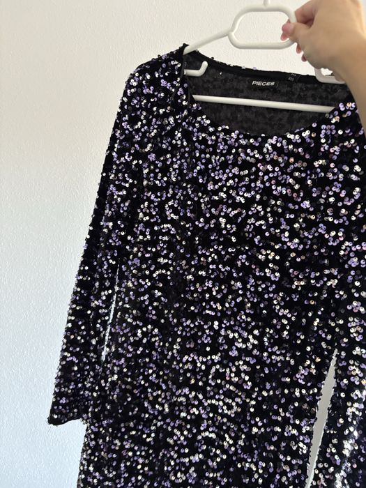 Vand rochie cu eticheta