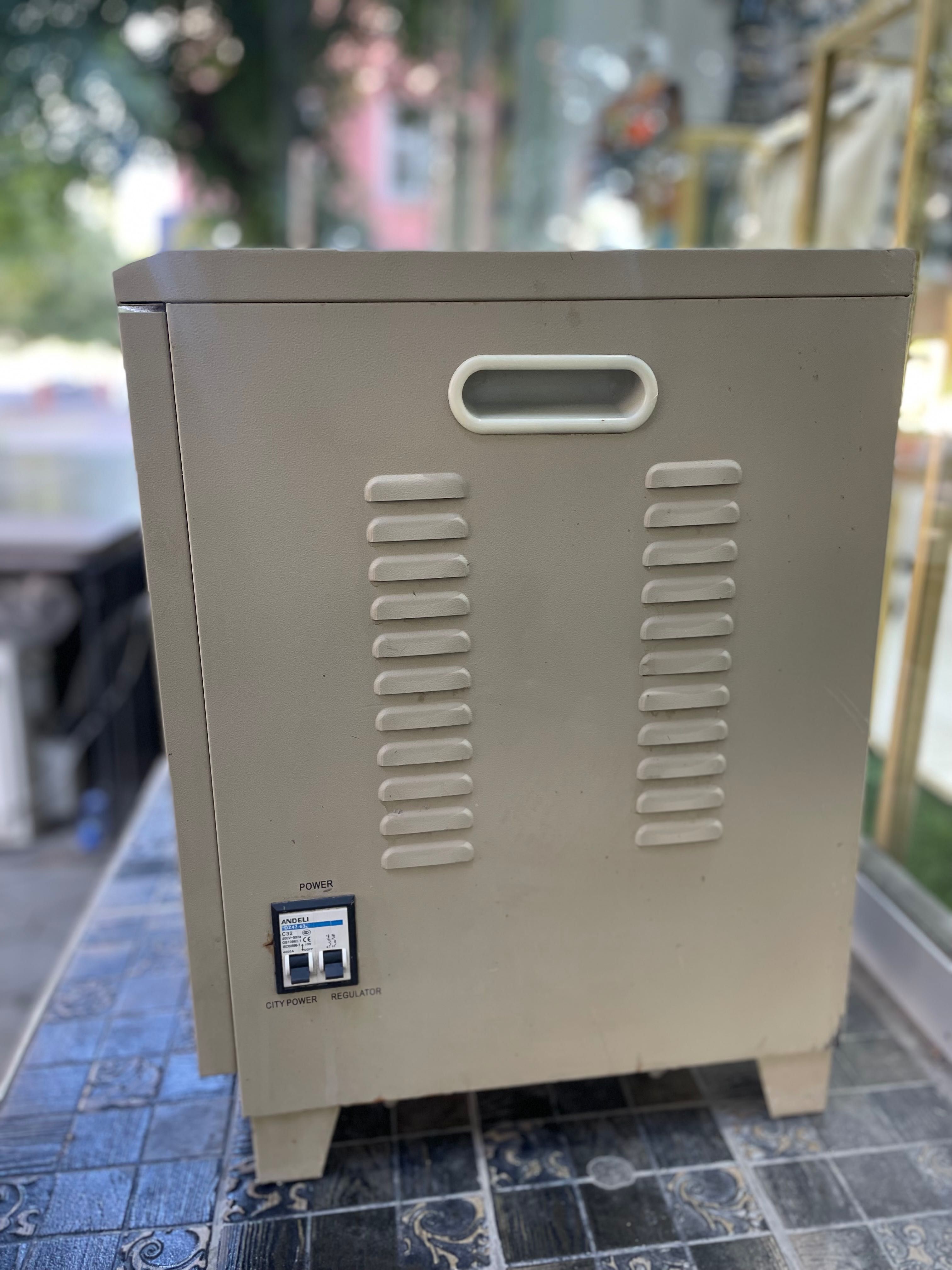 Стабилизатор ANDELI SVC-D 10000 VA 110/250в