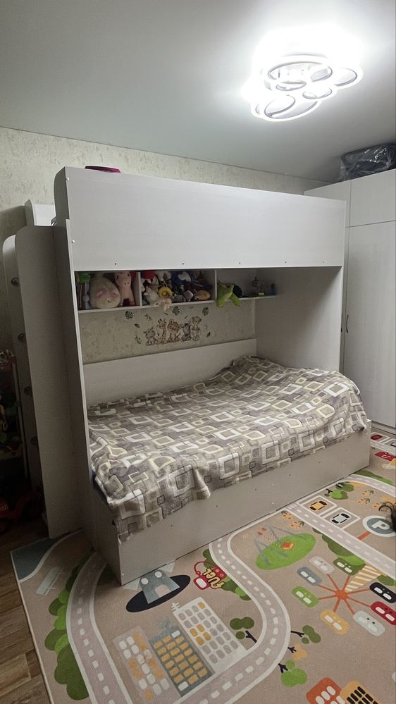 Продам двухэтажную кровать