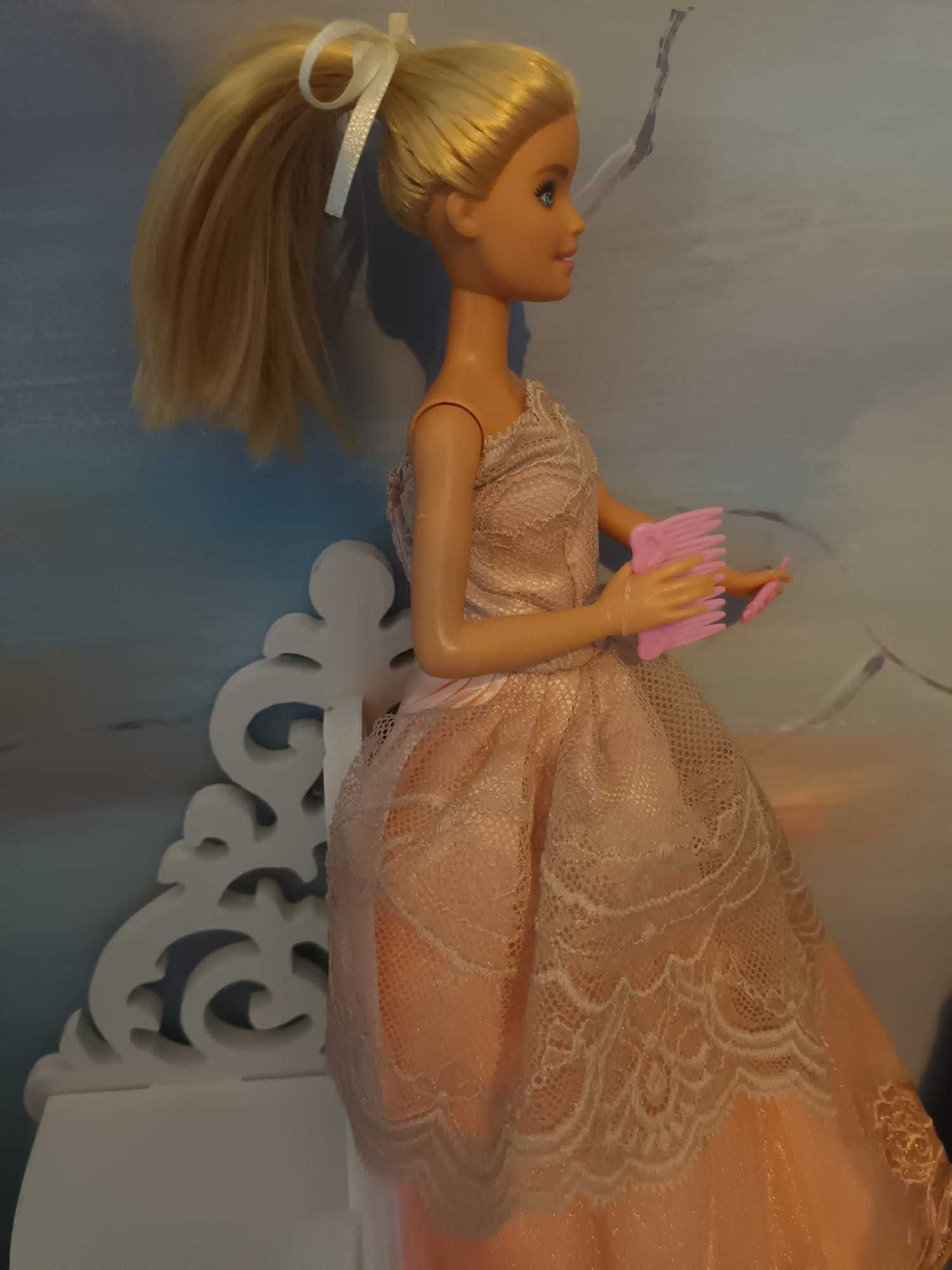 Papusa Barbie fetita cu piepten si oglinjoara