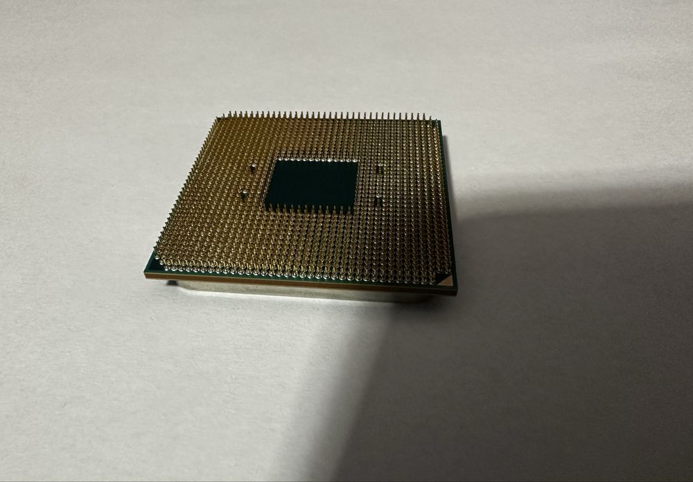 AMD Ryzen 5 2600x 3.6 GHz (4.2 GHz Turbo)