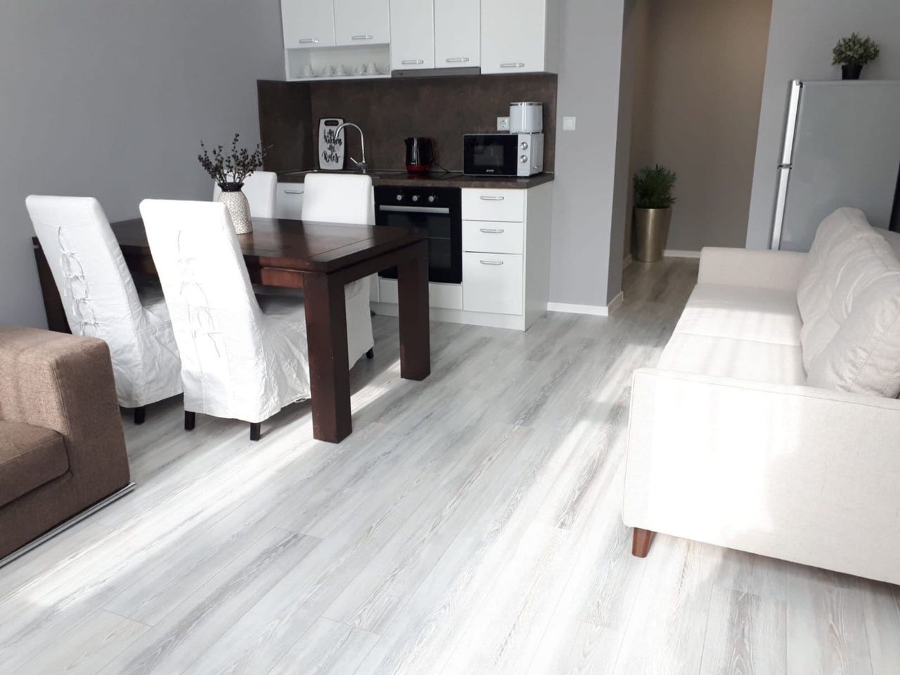 Продава се Двустаен апартамент в Варна, Погреби - 89 кв.м за 2461 €/кв.м - Снимка #4