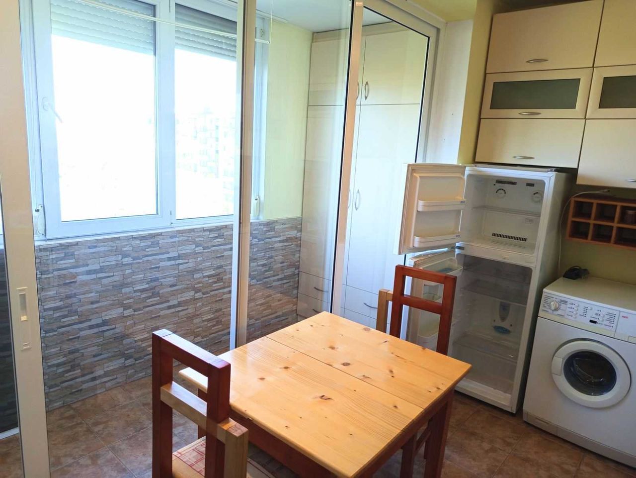 Дава се под наем Едностаен апартамент в Казанлък - 45 кв.м за 229.5 € - Снимка #1