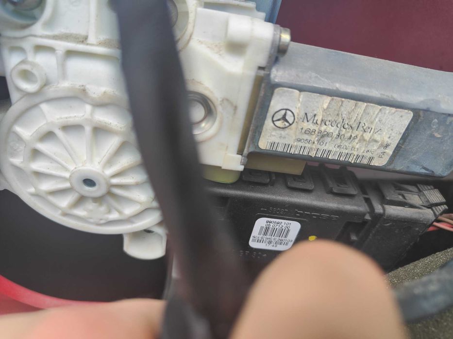 Motoras dreapta fata Mercedes A-Class W168 1688203042 / 0130822023