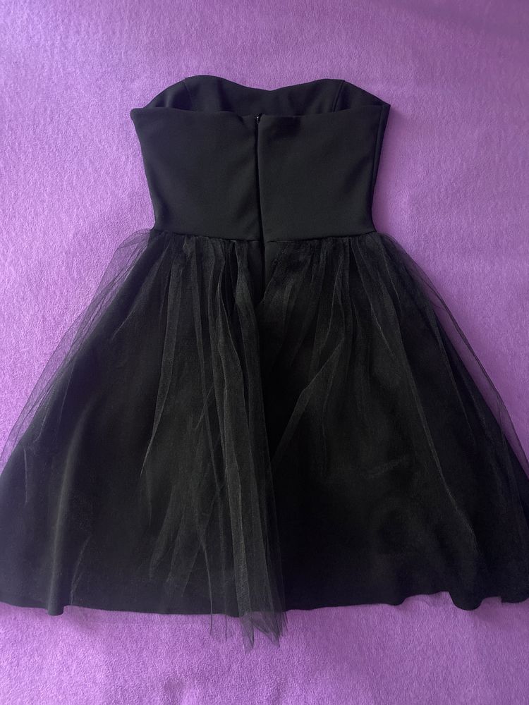 Ефирна черна рокля