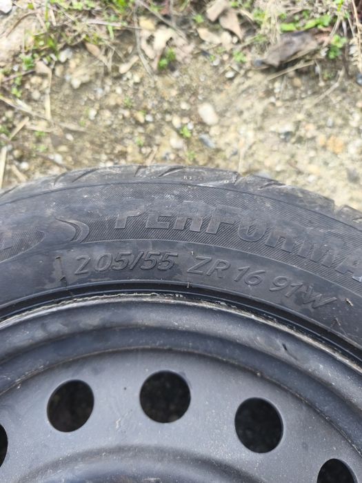 Гуми с джанти Тойота Аурис,2бр. Гуми с джанти Волво