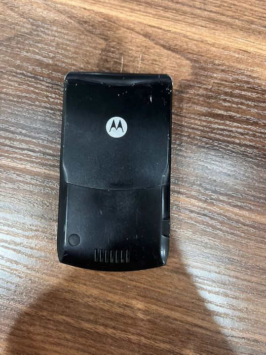 Продаю легендарную Motorola RAZR V3