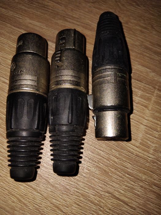 Продавам XLR  конектори / букса тройка