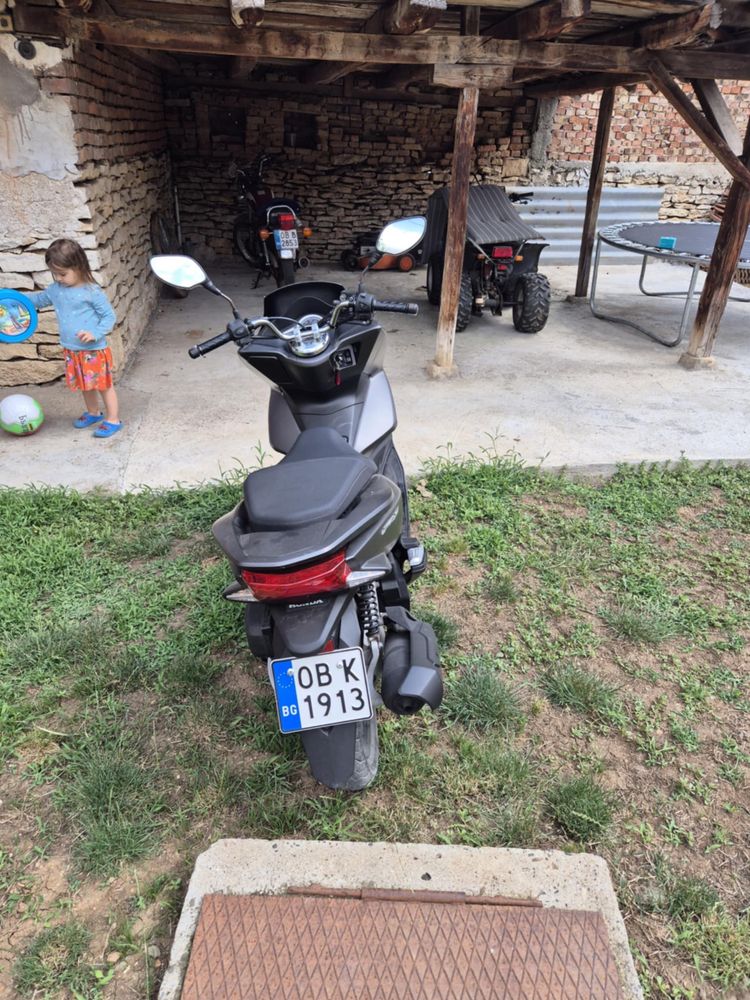 Продавам Honda PCX 125