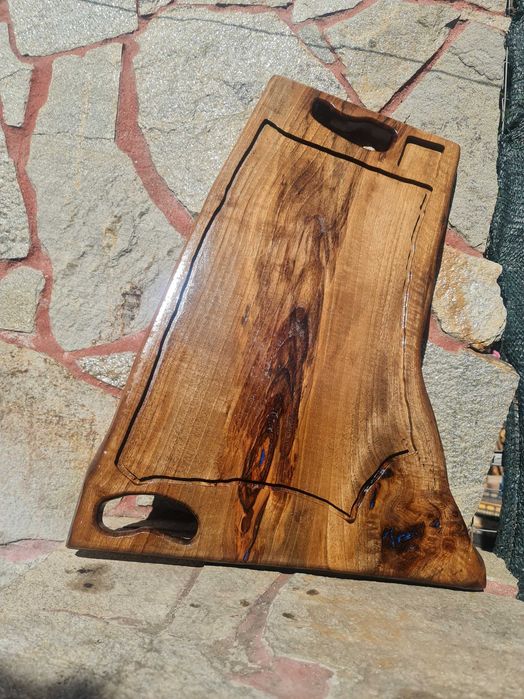 Орехови плата с епоксидна смола.