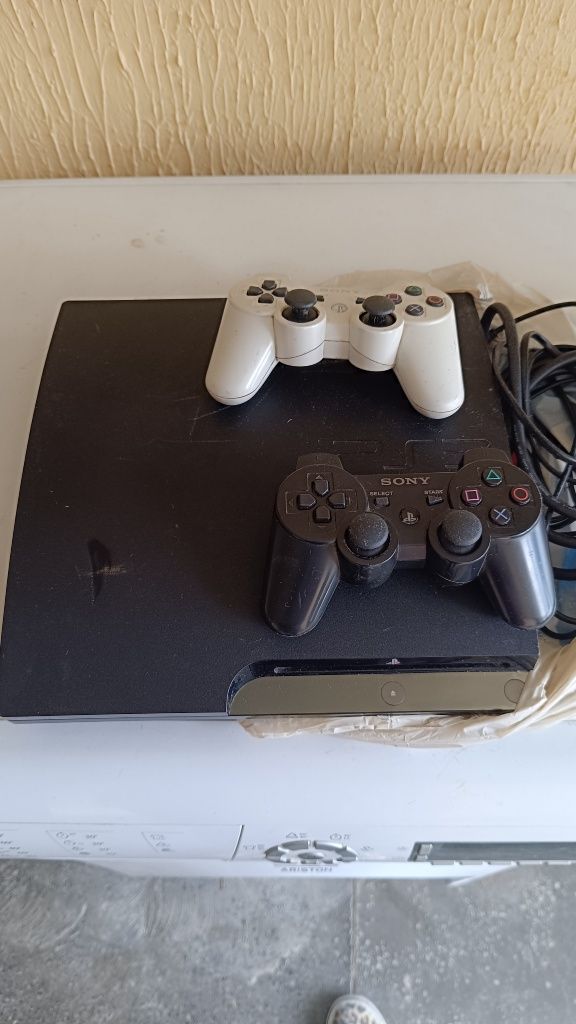 Playstation 3 с два контролера