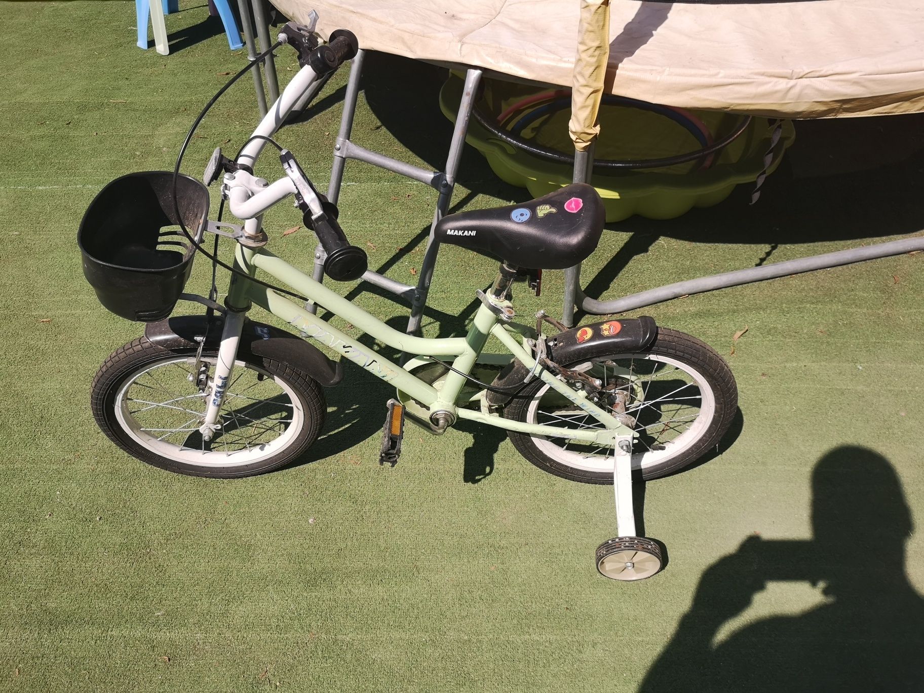 Детски велосипед Makani 16" кошничка и помощни колелета