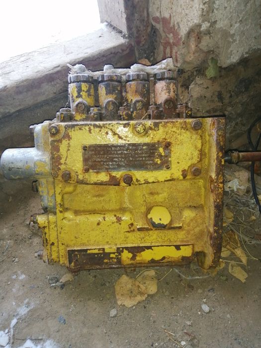 Продам топливный насос Т-130.