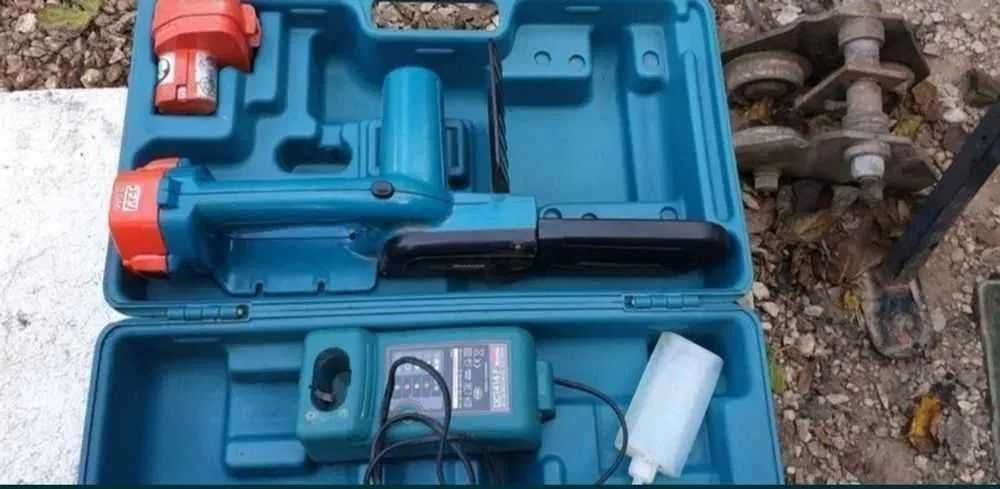 Резачка Makita на батерии. Неразличима от нова