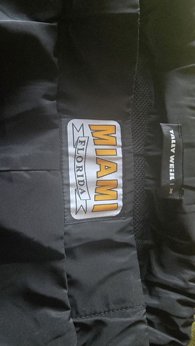 pantaloni scurți Tally Weijl Dama


---

Pantaloni scurți damă Tal