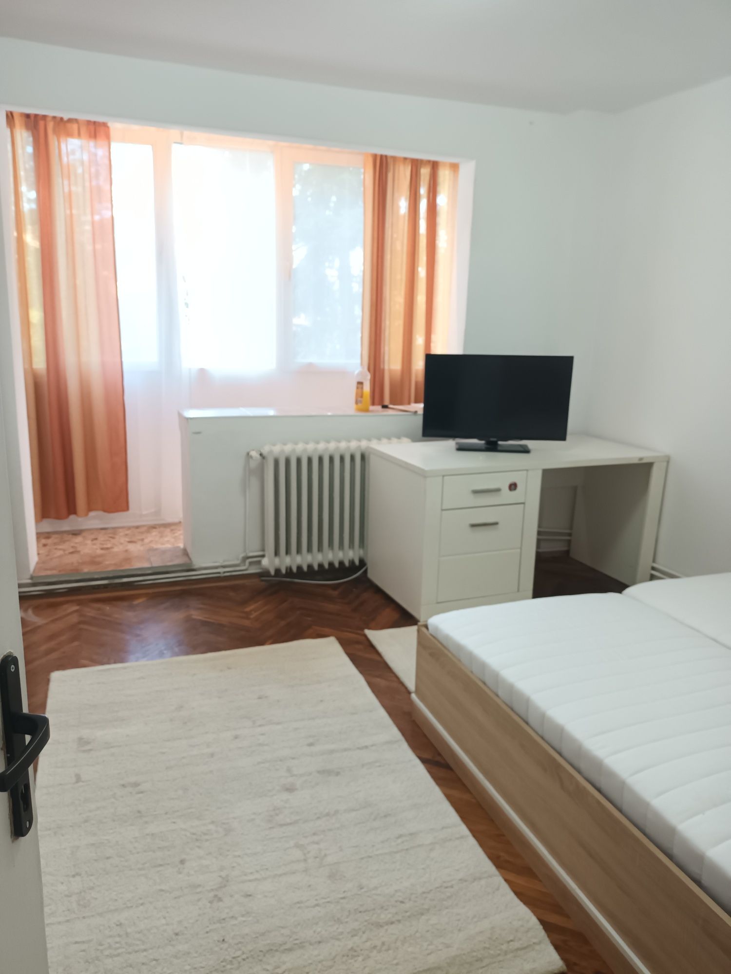 Proprietar inchiriez ap. 4 camere ultracentral