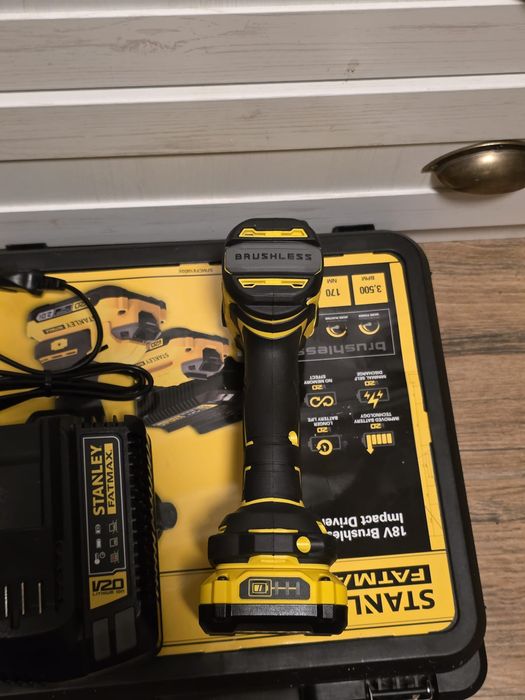 Masina de insurubat cu impact Stanley Fatmax SFMCF810B