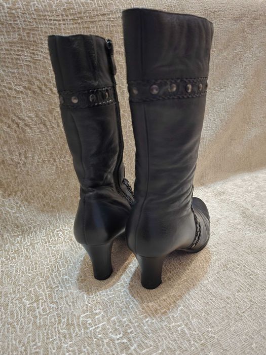 Cizme dama din piele naturala, mărime 36 si 37, stare foarte bună.
