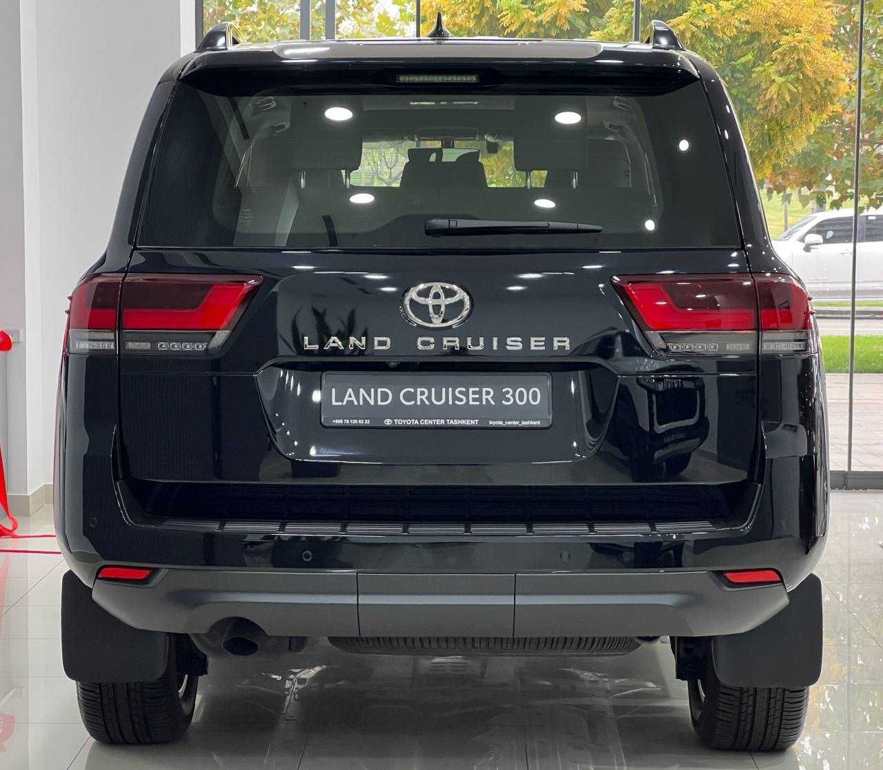 Toyota Land Cruiser 300 Luxe 3.5L 7 местный 2023