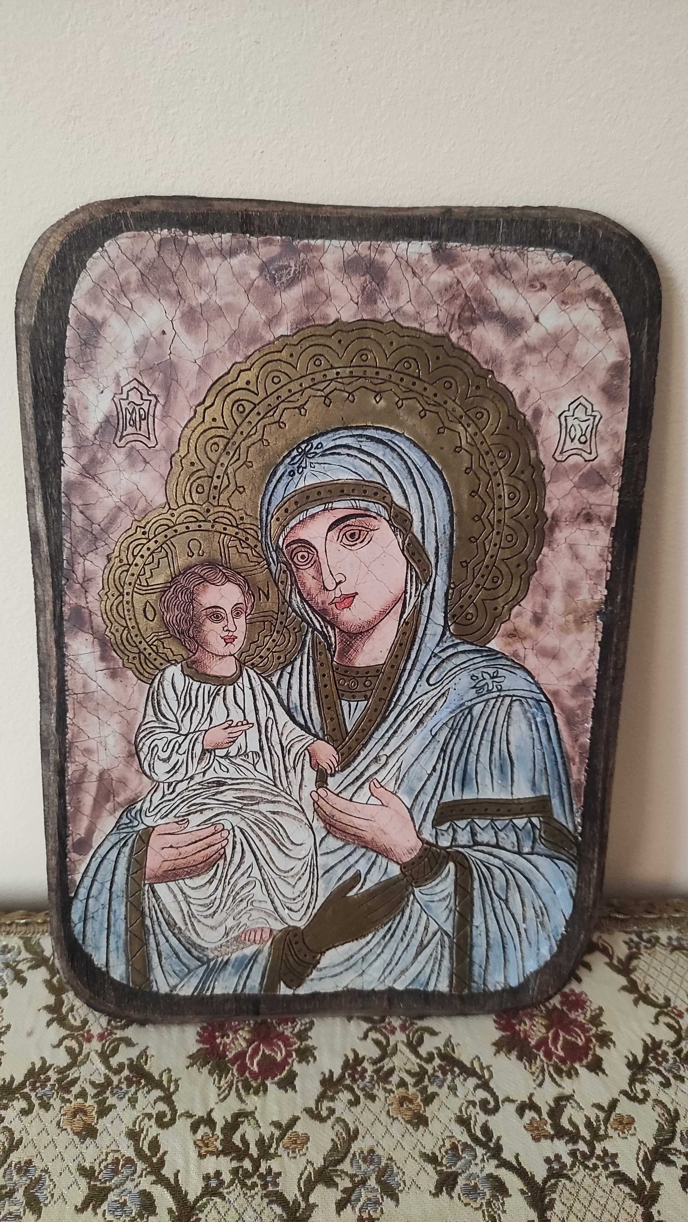 Стара дървена икона Св.Богородица и Младенеца