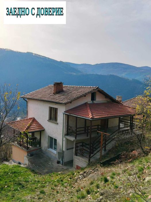Уникална триетажна къща в гр,СВОГЕ, сред  живописното Искърско Дефиле