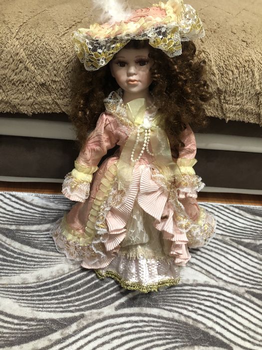 Много голяма кукла Французойка.