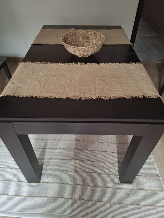 Трапезна маса цвят венге