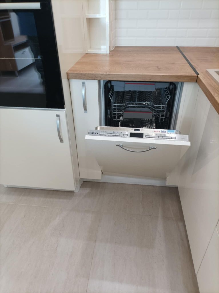 Дава се под наем Двустаен апартамент в Казанлък - 70 кв.м за 400 € - Снимка #3