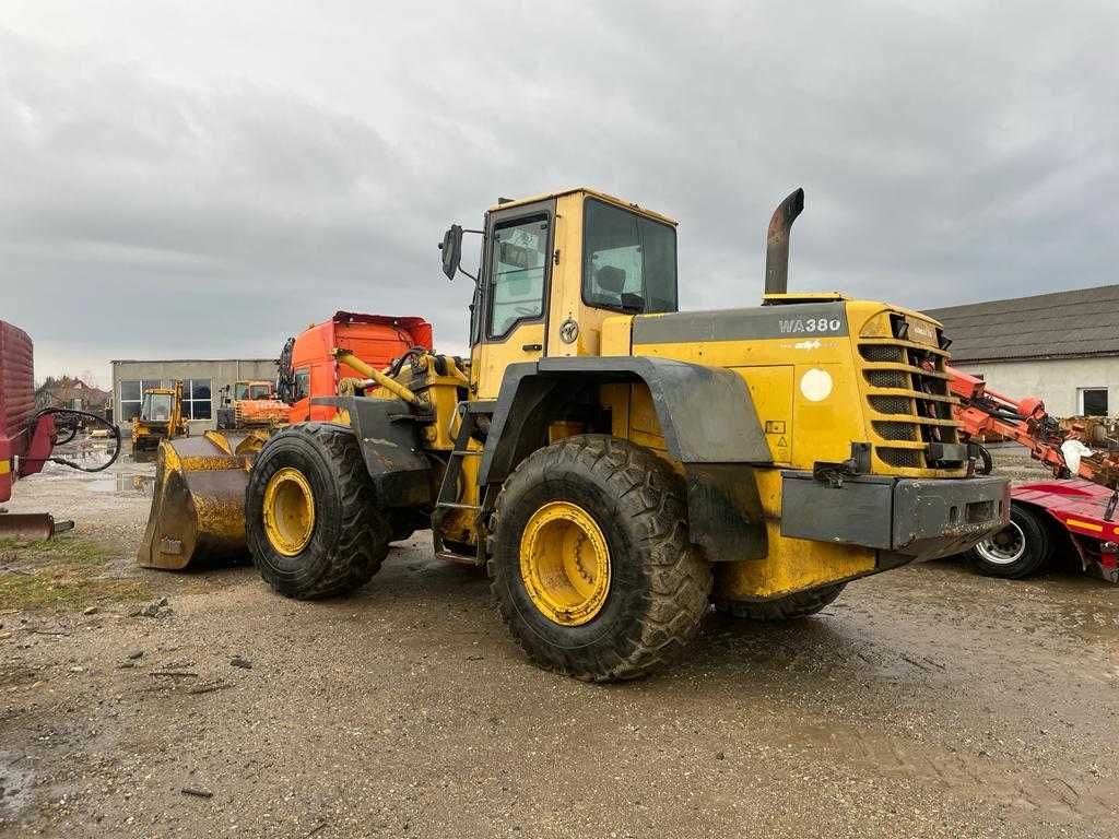 Dezmembrez Komatsu WA 380 incarcator frontal