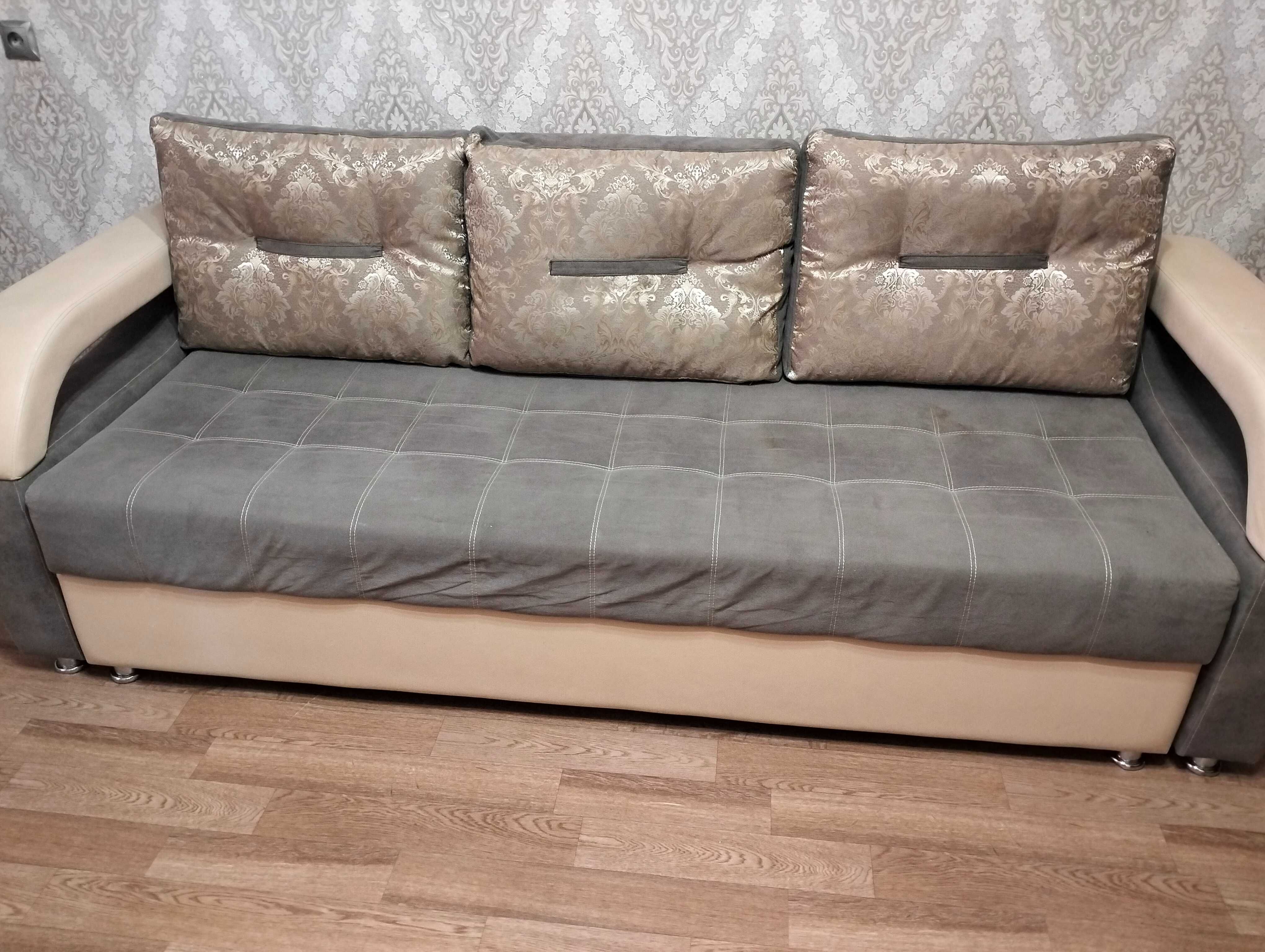 Продам диван два метра