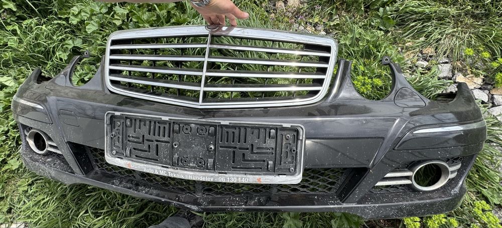 Предна броня с решетка за Mercedes W211 Evo