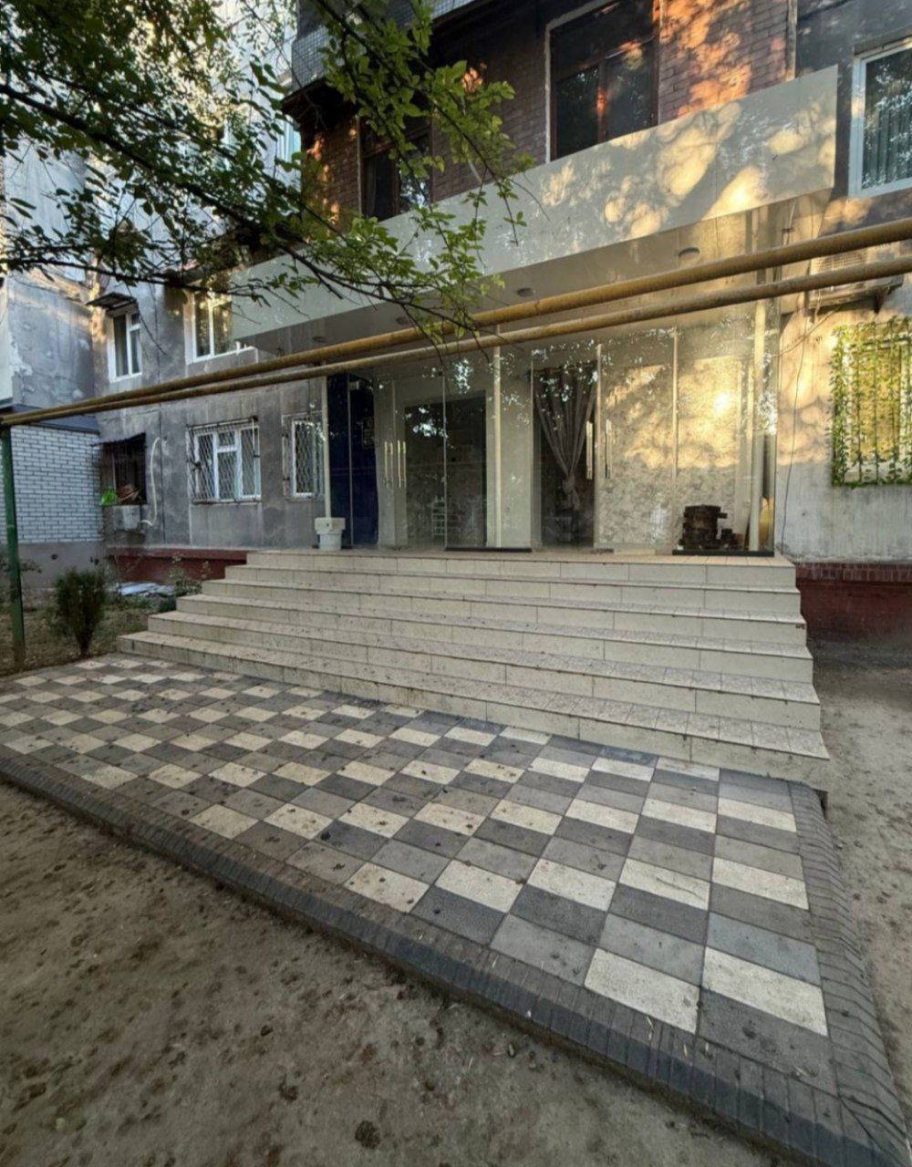 Chilonzor 10 kvartl 46 m2 ofes ijaraga beriladi