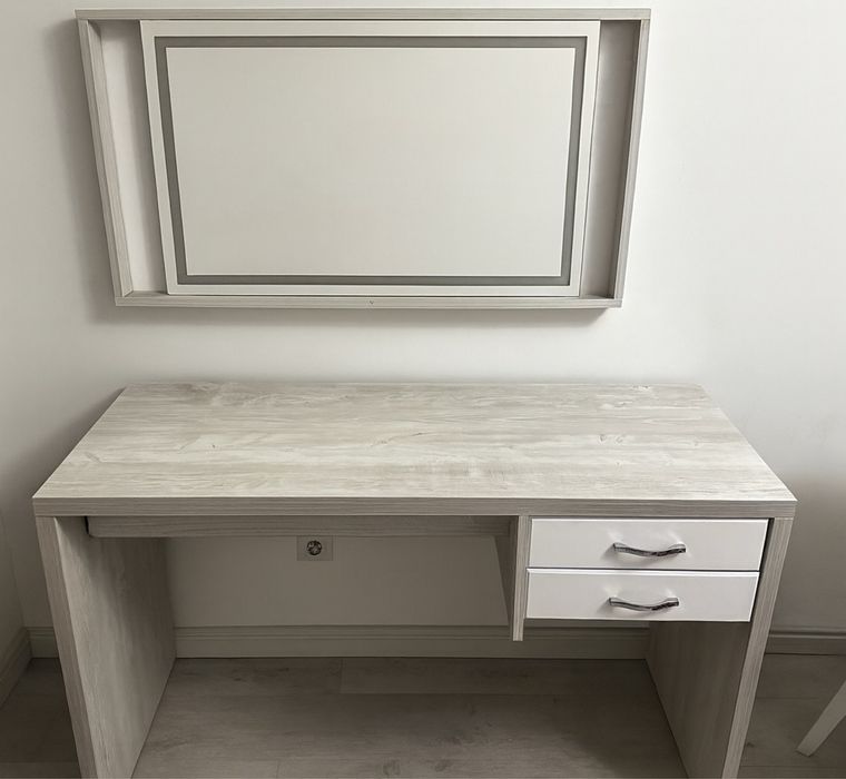 Продам туалетный столик и прикроватные тумбы