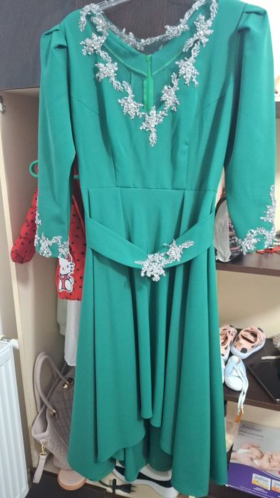 Vând rochie verde
